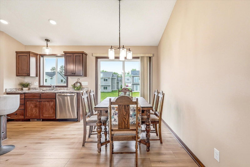 422 Bluebird Drive NW - Photo 10