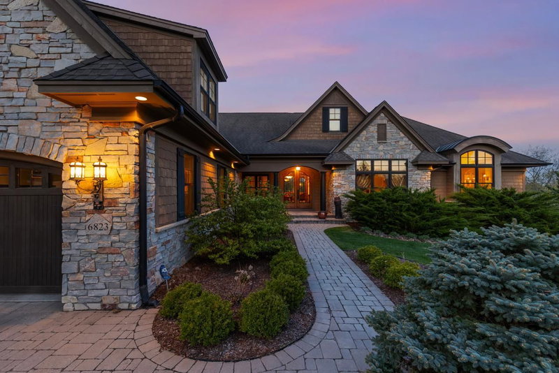 6823 Alpine Trail - Photo 2