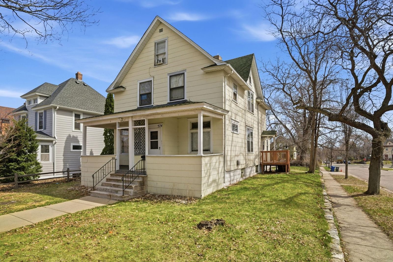 572 Ottawa Avenue
