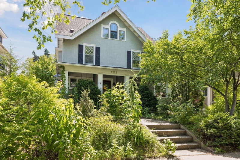 1929 James Avenue S - Photo 2