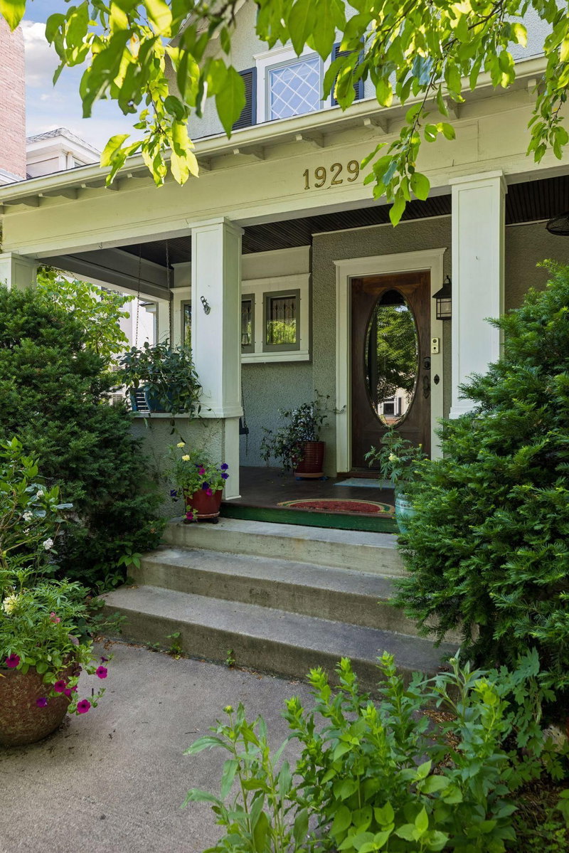 1929 James Avenue S - Photo 3