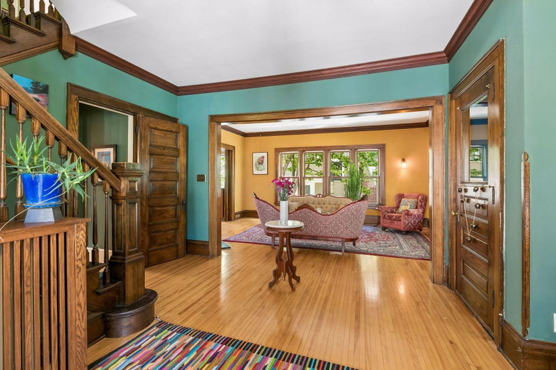 1929 James Avenue S - Photo 9
