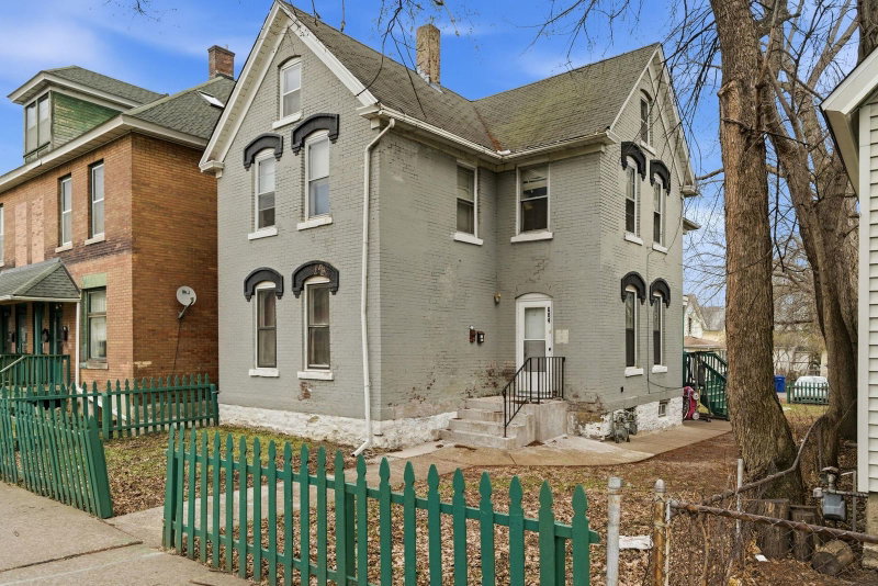 684 Virginia Street - Photo 2