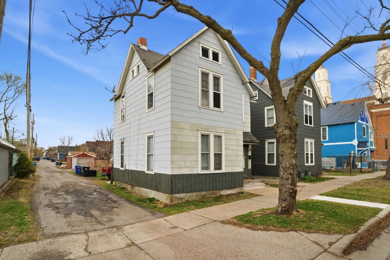 525 Galtier Street - Photo 2