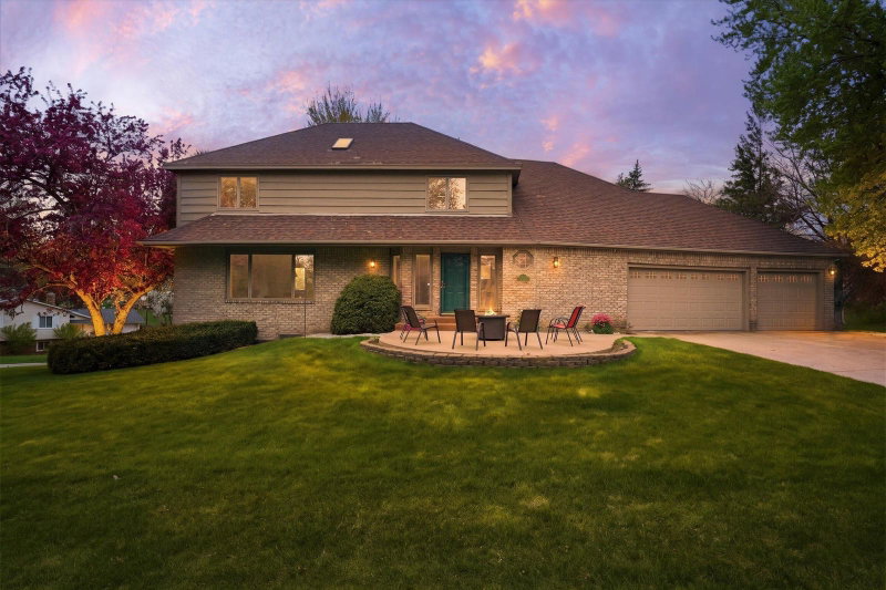 2500 Highland View Avenue S