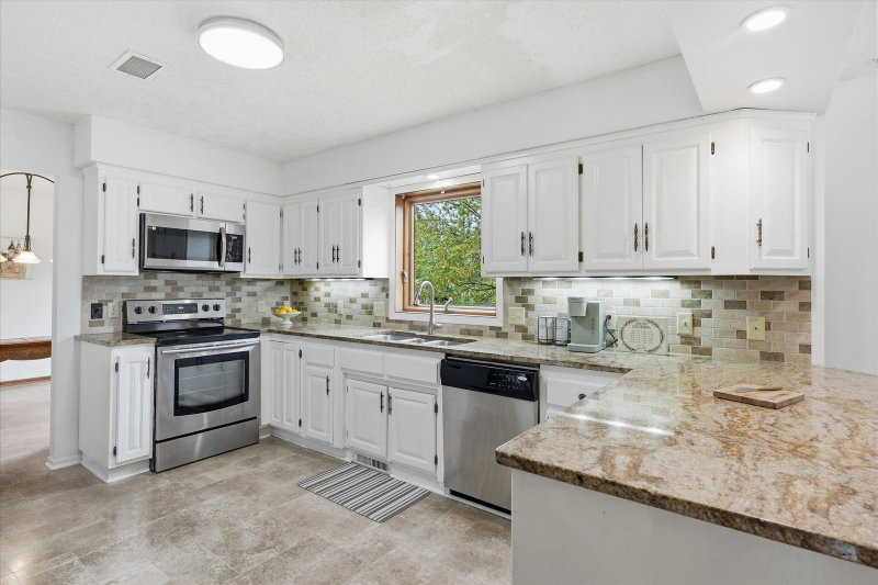 2500 Highland View Avenue S - Photo 9