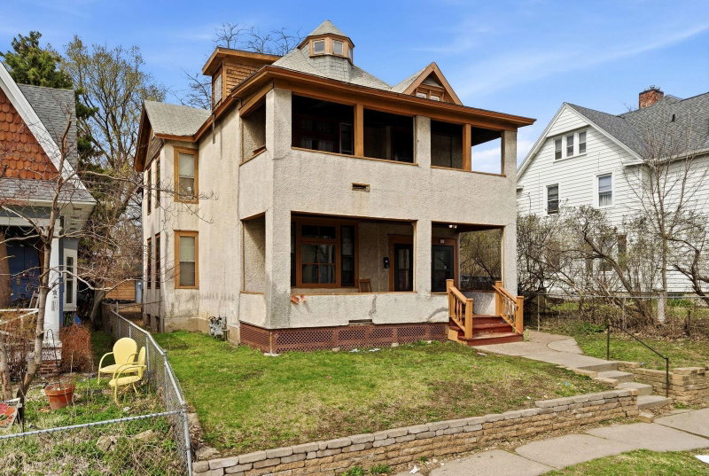 701 4th Street E - Photo 2