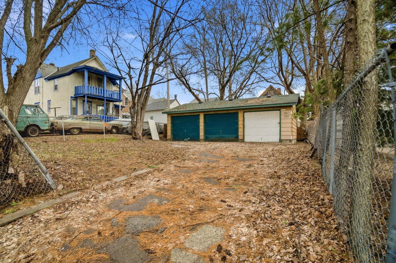 701 4th Street E - Photo 14