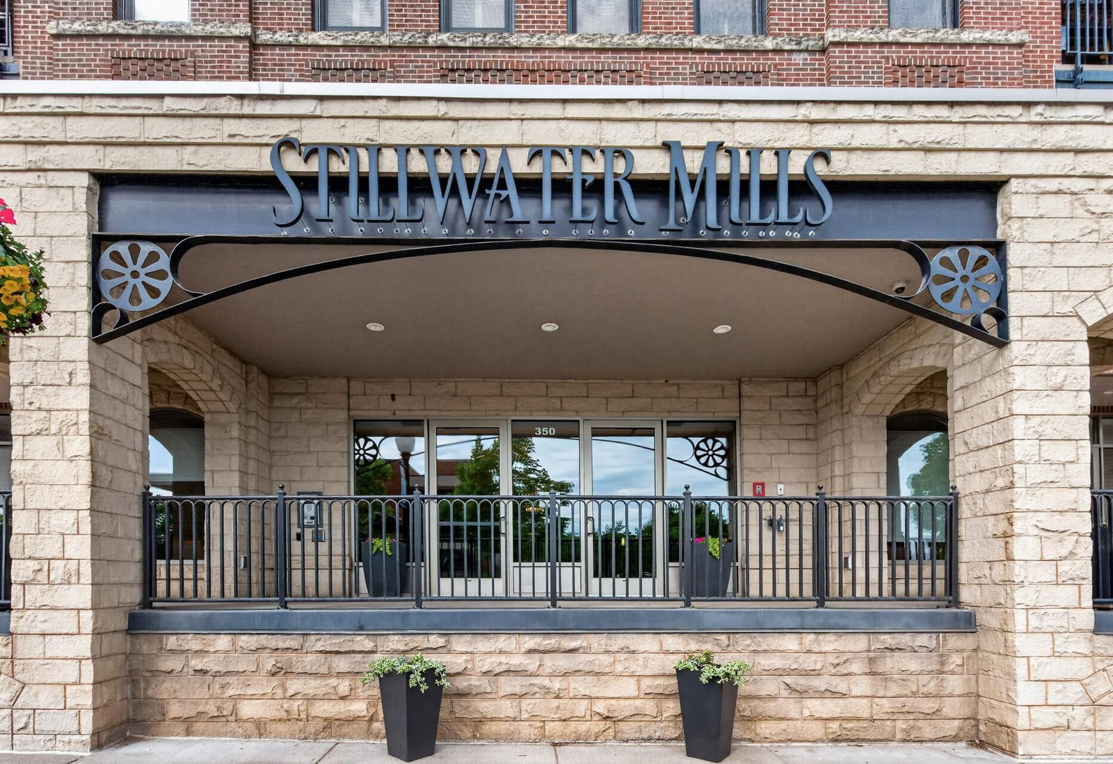 350 Main Street N #406