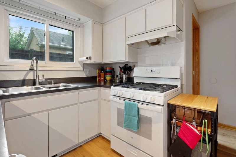 3805 E 45th Street - Photo 2
