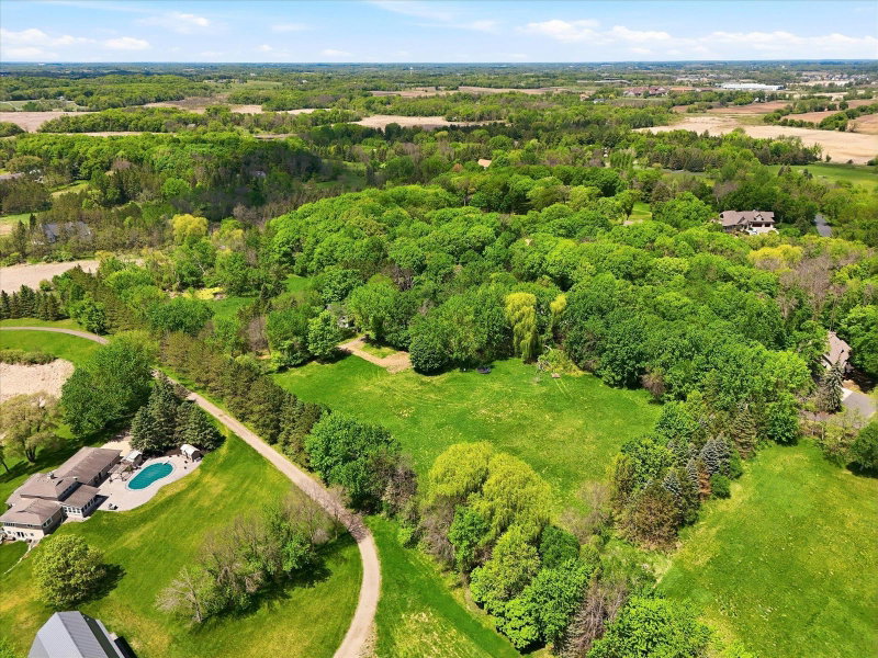 2782 Tamarack Drive - Photo 2