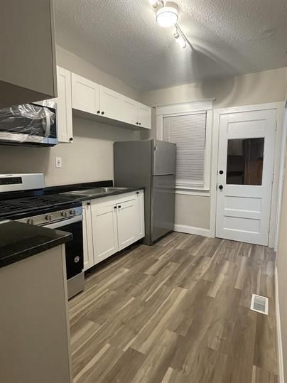2720 Dupont Avenue S - Photo 2