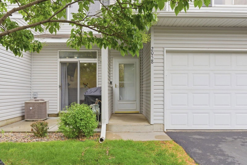 2058 Parkway Avenue - Photo 3