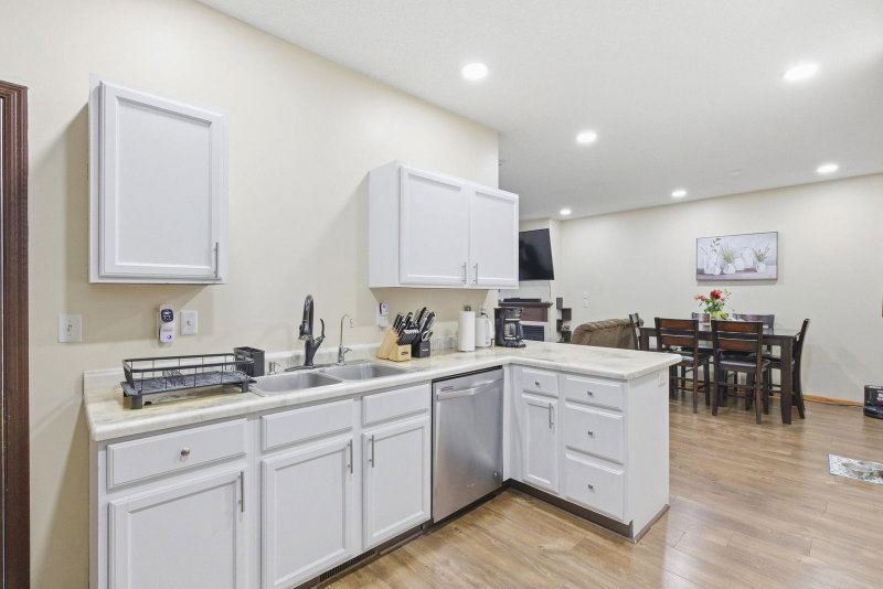 2058 Parkway Avenue - Photo 9
