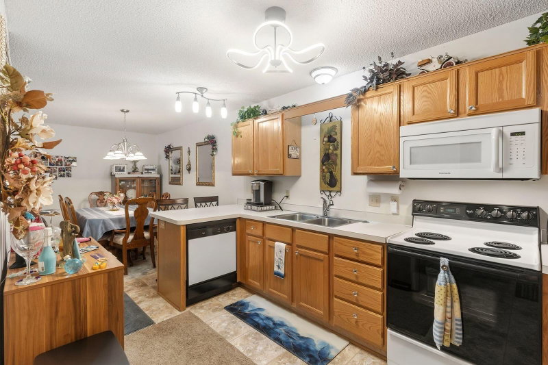 7036 49th Street N - Photo 9