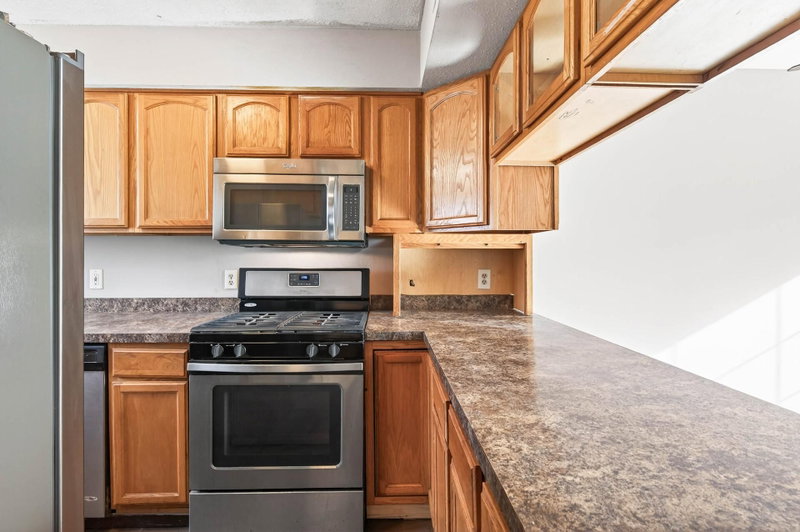 605 Portland Drive E - Photo 12