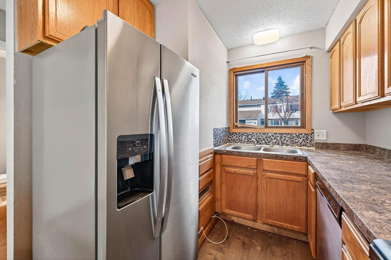 605 Portland Drive E - Photo 13