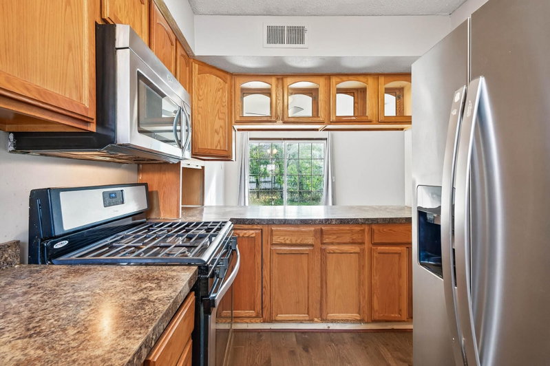605 Portland Drive E - Photo 15