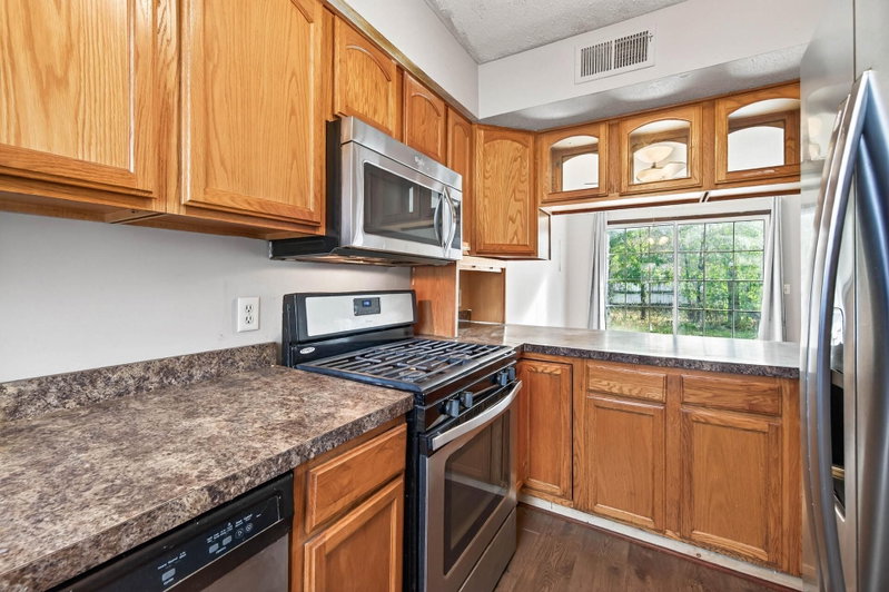 605 Portland Drive E - Photo 16
