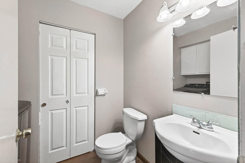 605 Portland Drive E - Photo 18
