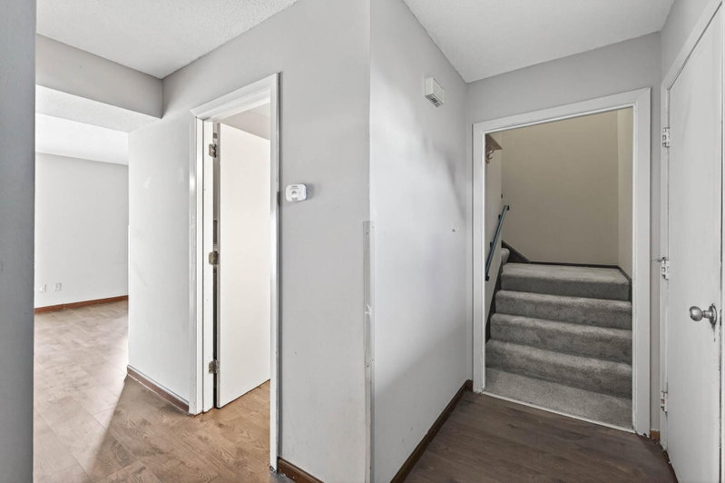 605 Portland Drive E - Photo 19