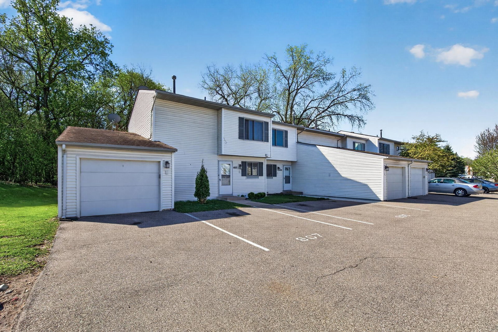 605 Portland Drive E