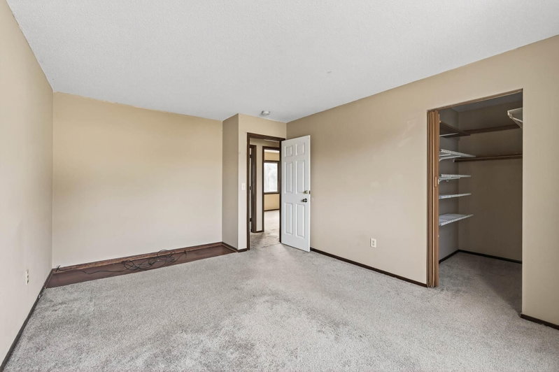 605 Portland Drive E - Photo 22