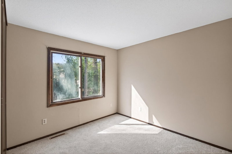 605 Portland Drive E - Photo 23