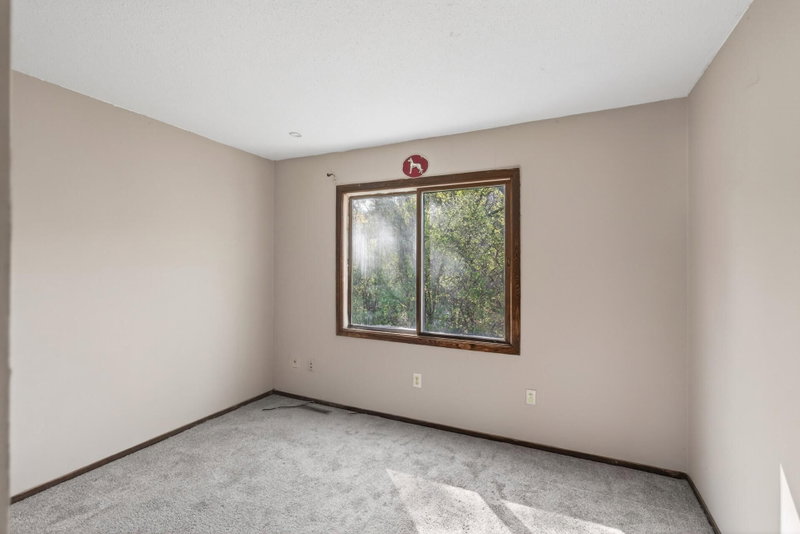 605 Portland Drive E - Photo 24