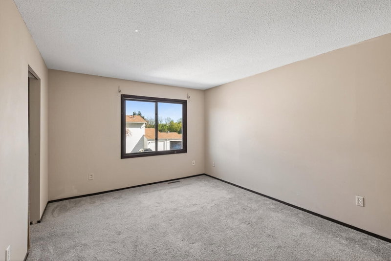 605 Portland Drive E - Photo 25