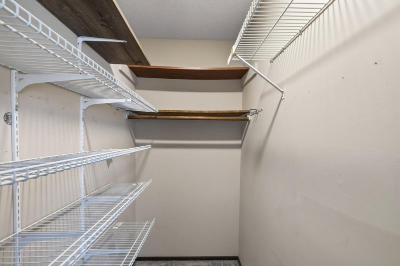 605 Portland Drive E - Photo 27