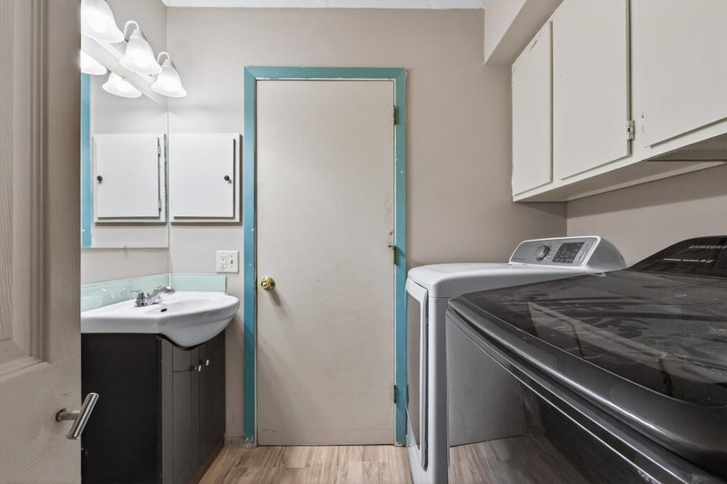 605 Portland Drive E - Photo 32