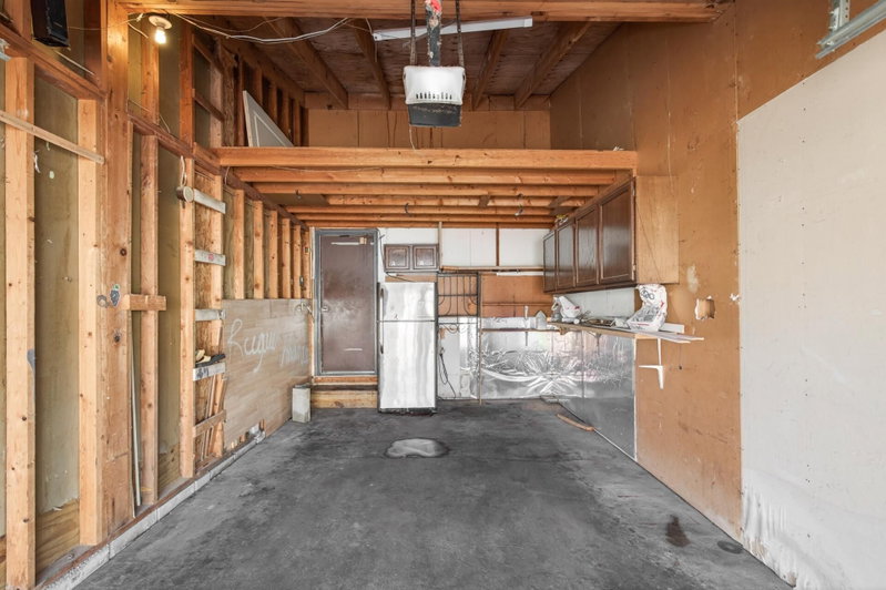 605 Portland Drive E - Photo 38
