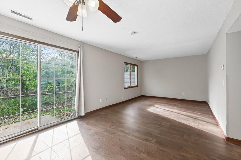 605 Portland Drive E - Photo 5