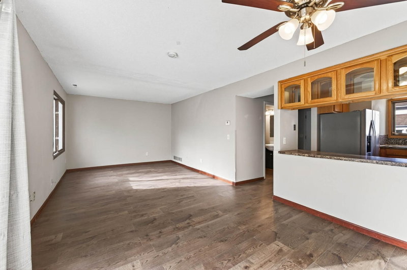 605 Portland Drive E - Photo 6