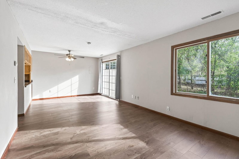 605 Portland Drive E - Photo 7