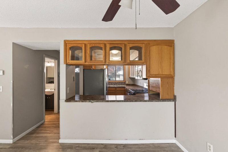 605 Portland Drive E - Photo 10