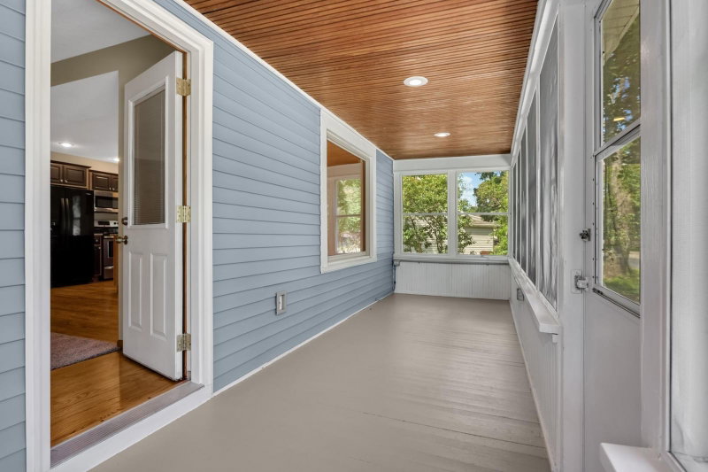 832 Bailey Street - Photo 2