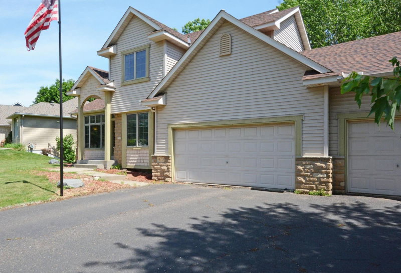 1470 N Mary Street N - Photo 3