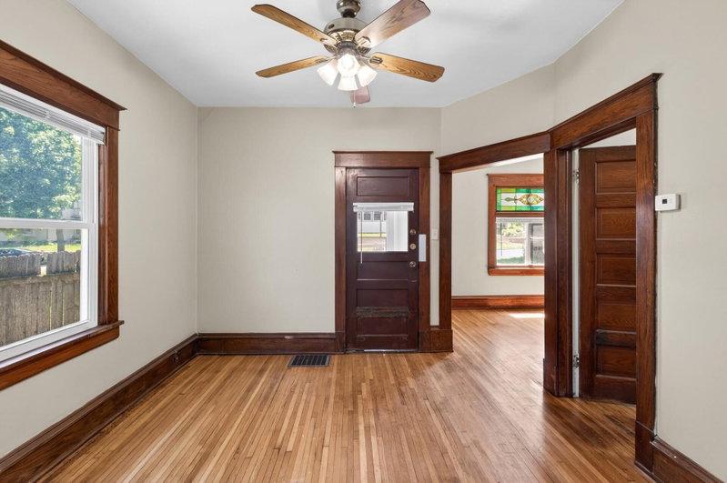 1041 Magnolia Avenue E - Photo 8