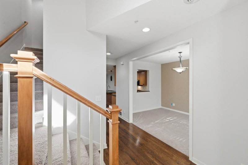 635 Willoughby Way W - Photo 11