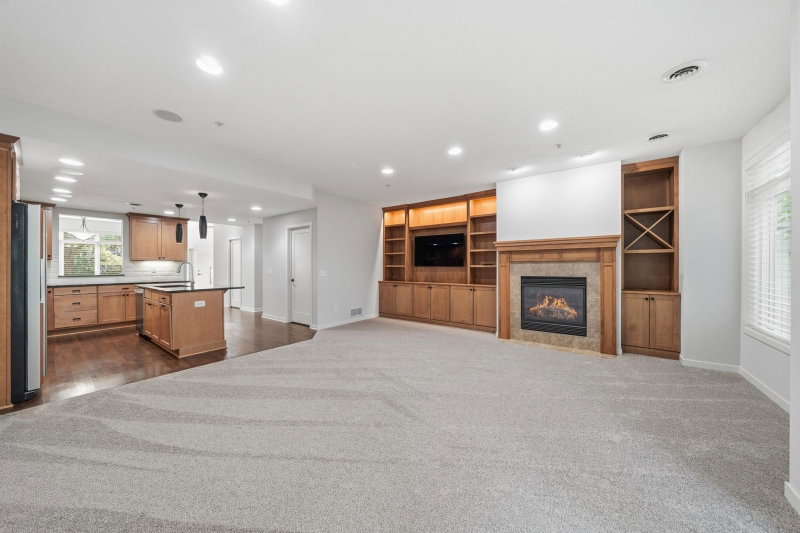 635 Willoughby Way W - Photo 20