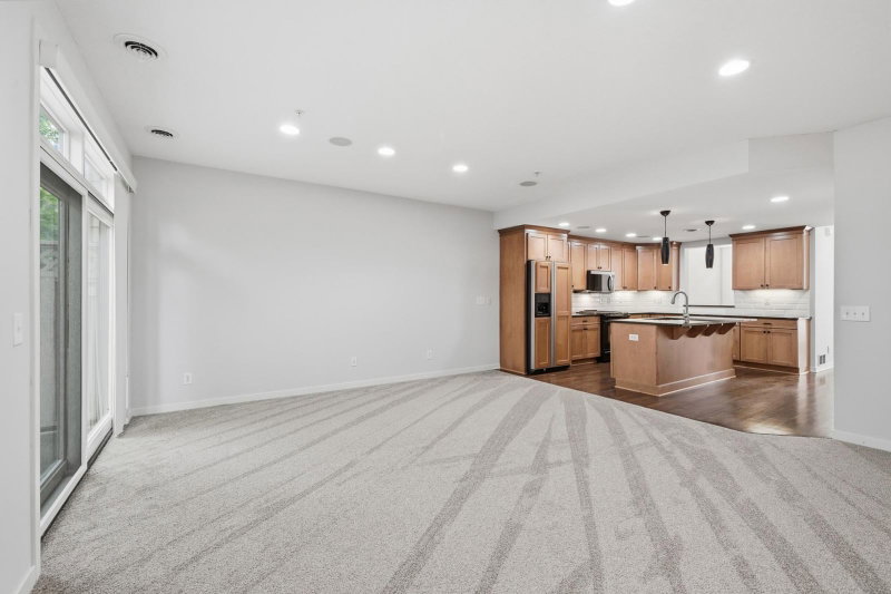 635 Willoughby Way W - Photo 21