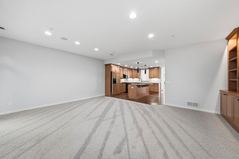 635 Willoughby Way W - Photo 22