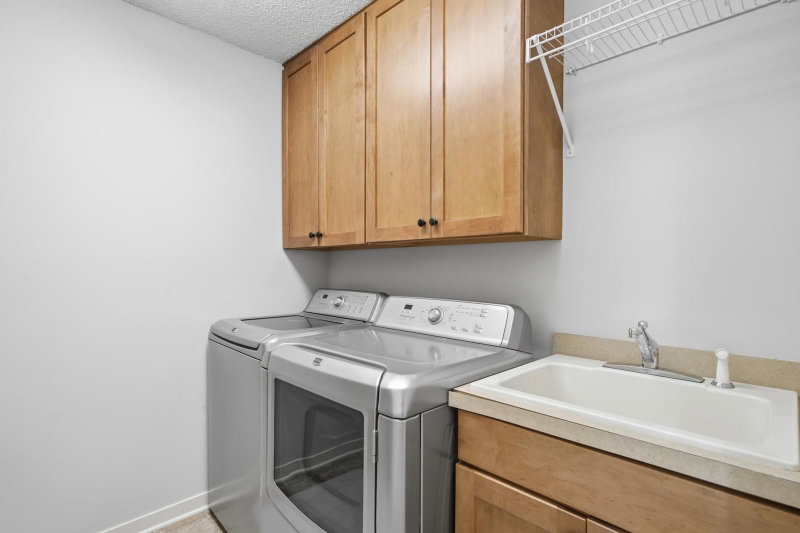 635 Willoughby Way W - Photo 30
