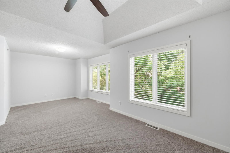 635 Willoughby Way W - Photo 32