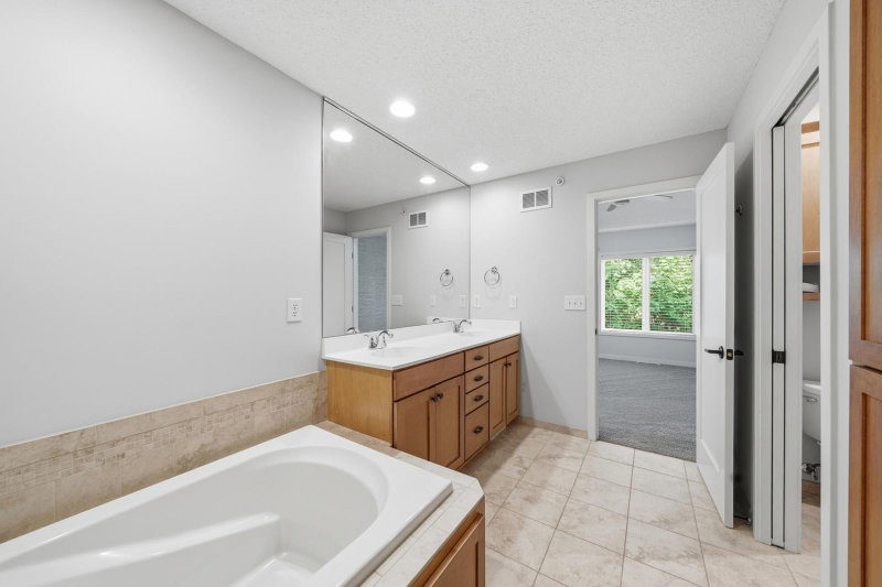 635 Willoughby Way W - Photo 39