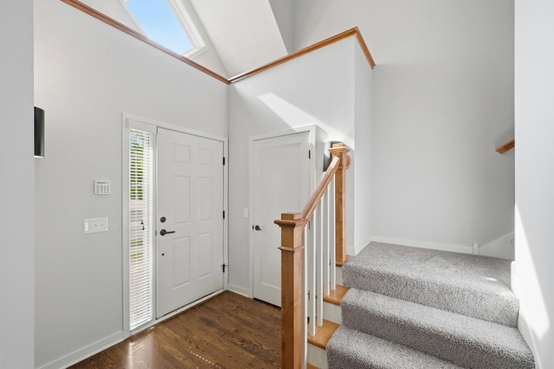 635 Willoughby Way W - Photo 9