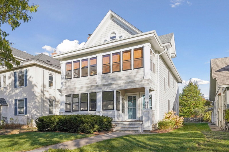 2441 Dupont Avenue S - Photo 2