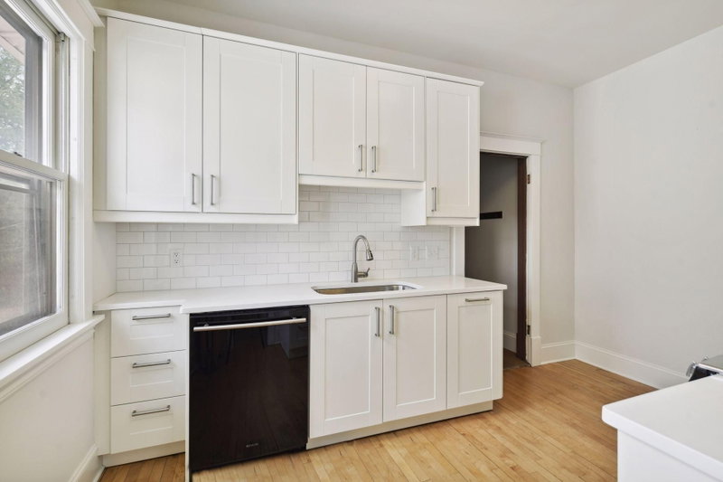 2441 Dupont Avenue S - Photo 29
